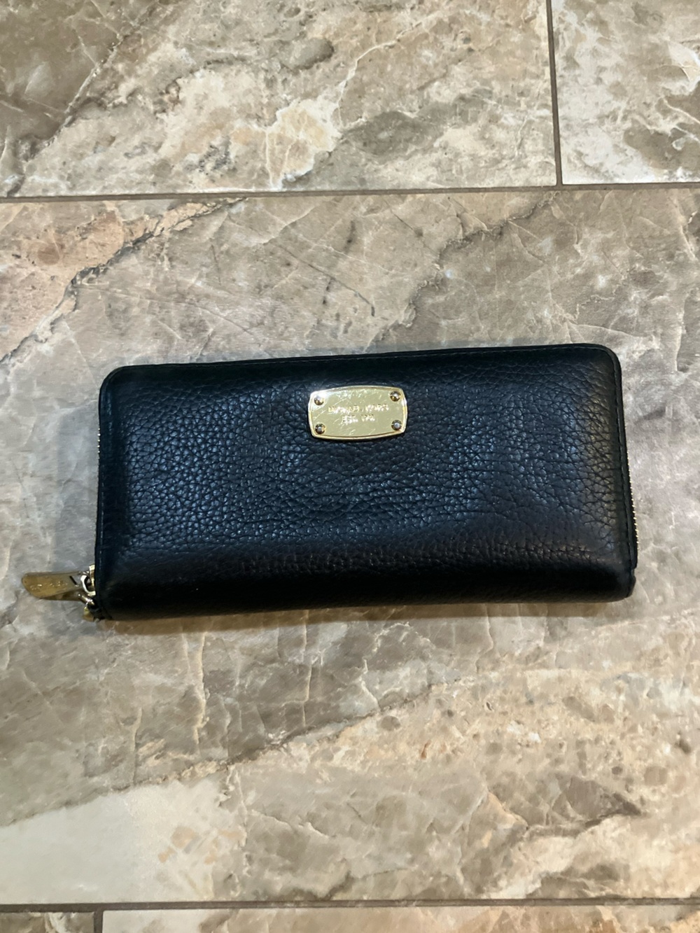 Michael Kors Jet Set Travel Large Continental Wallet in black with gold logo
